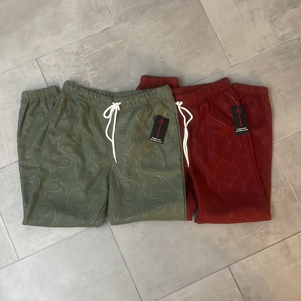 bundle of 2 no boundaries patterned sweatpants